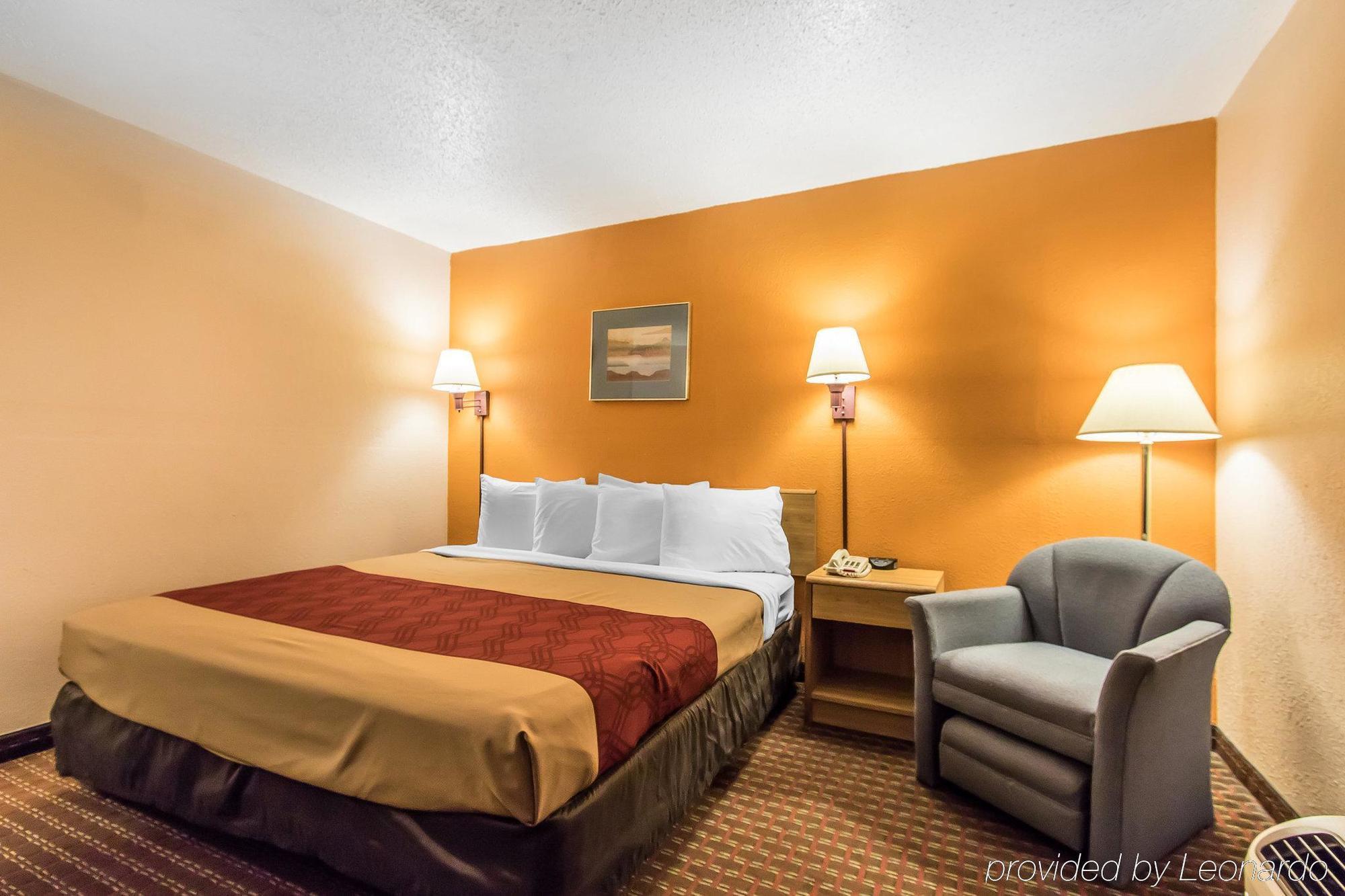 Econo Lodge Scottsboro Bagian luar foto