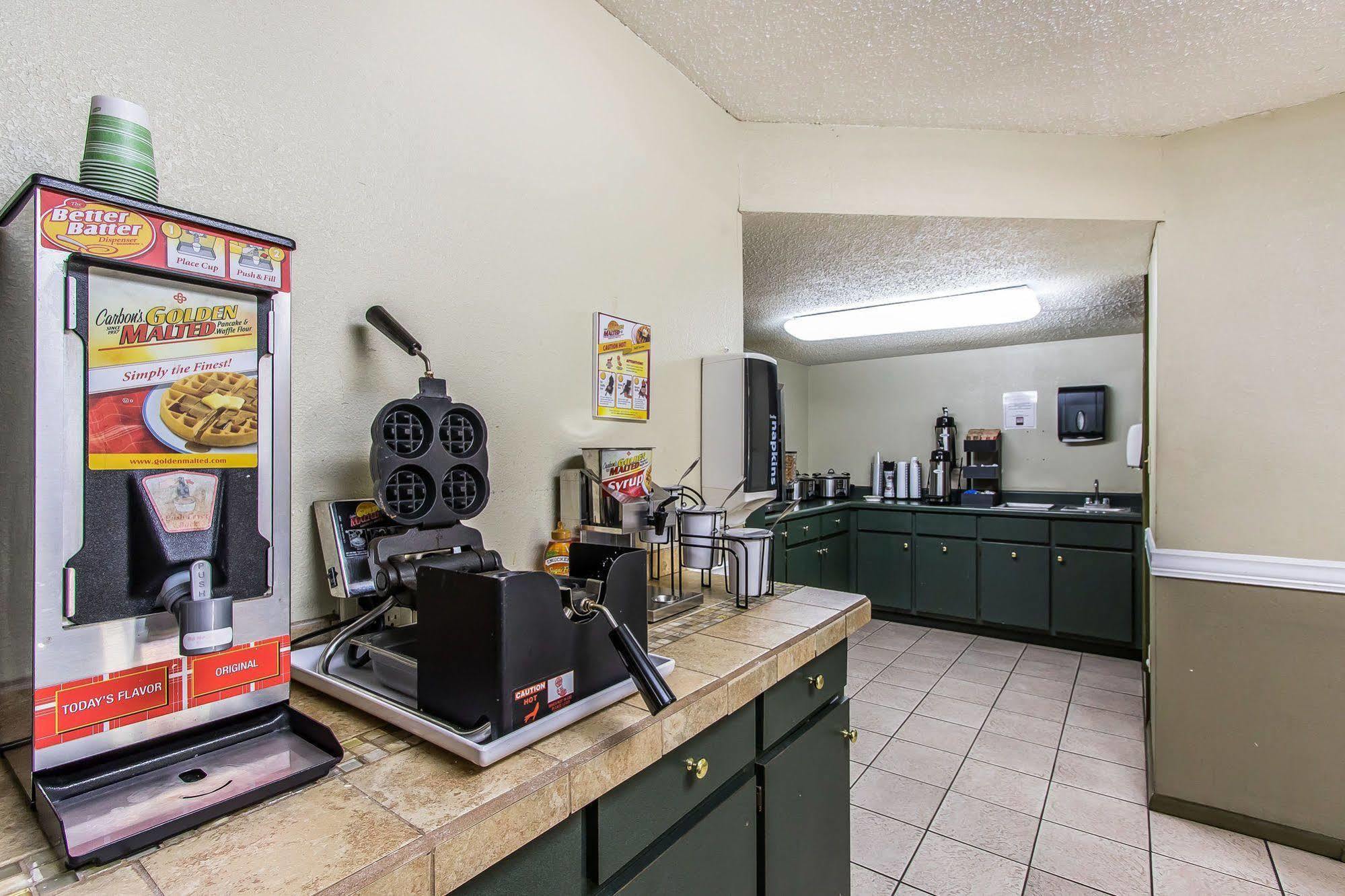 Econo Lodge Scottsboro Bagian luar foto