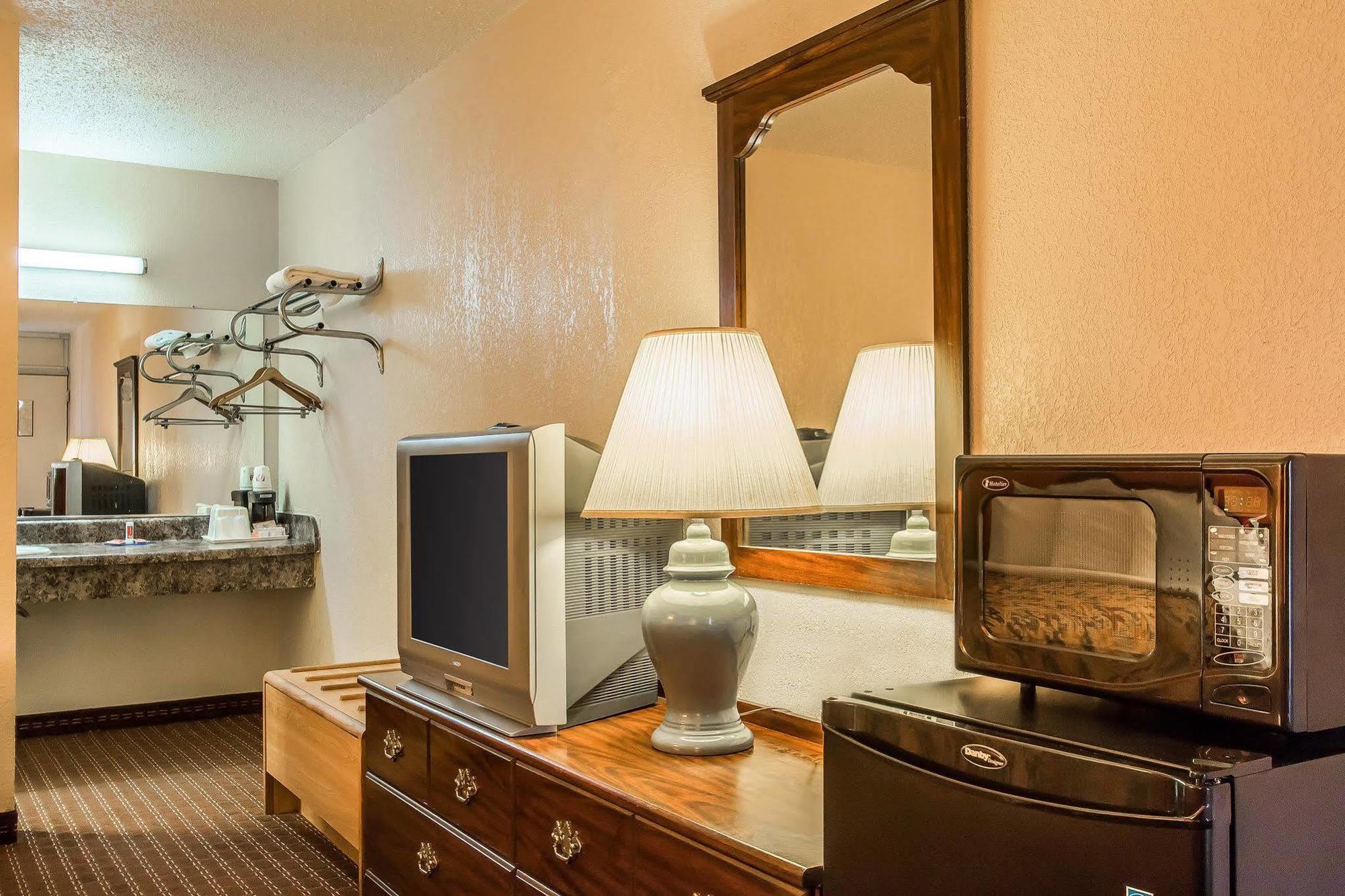 Econo Lodge Scottsboro Bagian luar foto